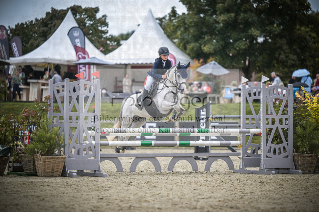 DOS_1051 | Entdecke hochwertige Reitturnierfotos von Foto Oger. Professionell, emotional und authentisch – jetzt Lieblingsmomente im Shop bestellen.Deutschlandweite Turnierfotografie. - Realisiert mit Pictrs.com