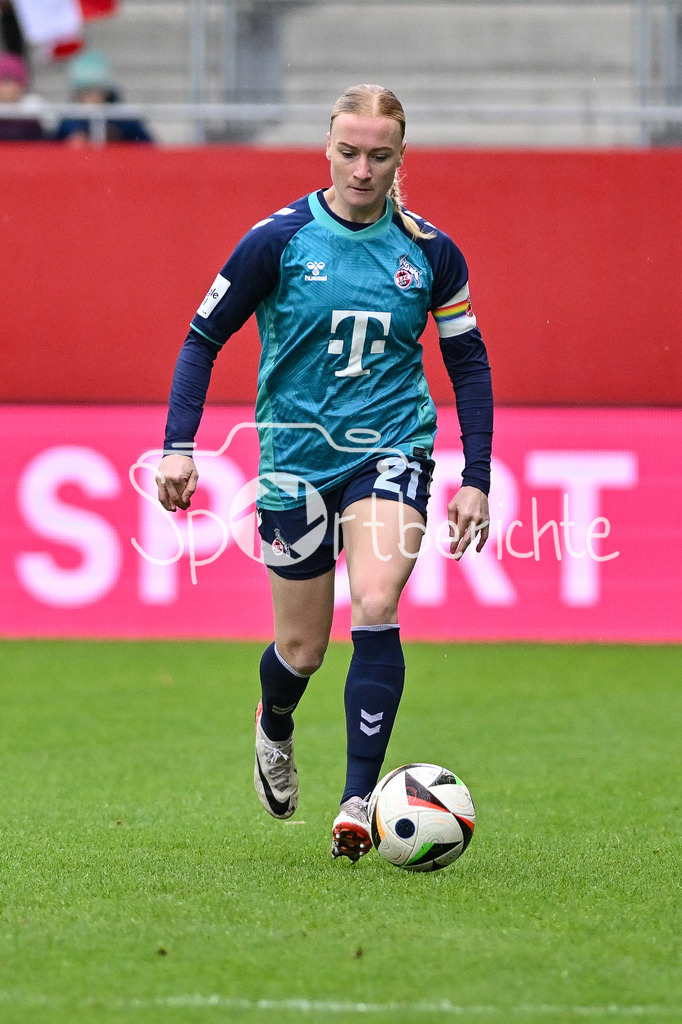 FC Bayern München Frauen - TSG 1899 Hoffenheim Frauen | am Ball Anna GERHARDT (1. FC Koeln Frauen #21) / Freisteller / Einzelfoto / Frauen Bundesliga: FC Bayern München Frauen - 1. FC Köln Frauen, FC Bayern Campus am 05.10.2024