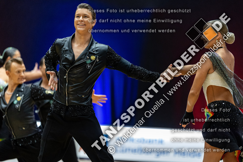 20240113-11962 | Hier finden Sie Tanz Bilder vom Latein und Standard Formationen tanzen. Sportbilder vom Tanzsport. Schöne Fotos und von Weltmeisterschaft, Europameisterschaft, Bundesliga, Regionalliga, Oberliga und Landesliga sowie von GOC Stuttgart, DanceComp, WM Bremen
