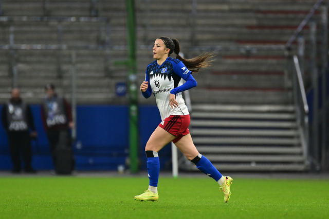 Fußball I Frauen I Saison 2025-2026 I Bundesliga I 10. Spieltag I Hamburger SV - 1. FC Nürnberg I 48231 | Einzelfoto, Freisteller, Einzelbild, Cut-out, isoliertes Motiv, Sportaufnahme, Nahaufnahme, freigestellt, freigestellte Aufnahme, Aufnahme, Einzeln: Vildan Kardesler (7, Hamburger SV) - Realisiert mit Pictrs.com