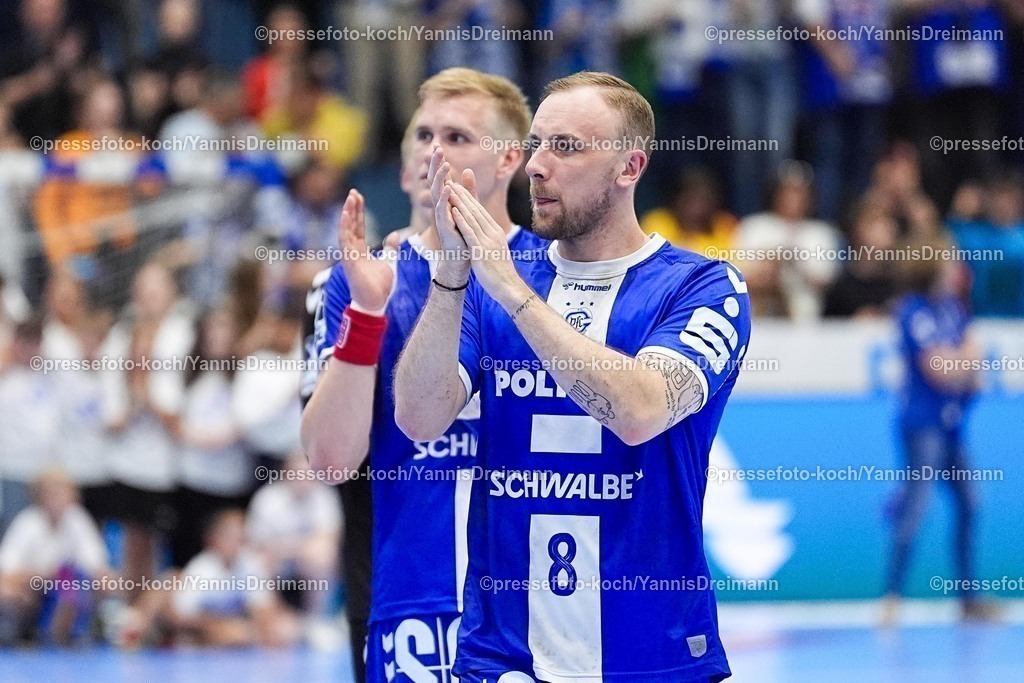 xYDR28052501059 | 28.05.2025, xydrx, Handball, 1.HBL, VFL Gummersbach - FRISCH AUF! Goeppingen, Schwalbe-Arena: Lukas Blohme (VFL Gummersbach #8) und Ellidi Snaer Vidarsson (VFL Gummersbach #4) klatschend nach dem Sieg
