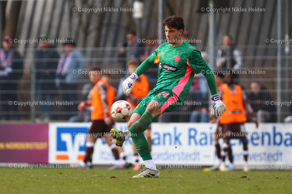 NH_FCEiintrachtNorderstedt_FCStPauliU23_RegionalligaNord_08032026 | #24 Emil Gazdov (FC St. Pauli U23)Fußball I Herren I Regionalliga Nord I Saison 2025-2026 I 25. Spieltag I FC Eintracht Norderstedt - FC St. Pauli I 08.03.2026 I Edmund-Plambeck-Stadion