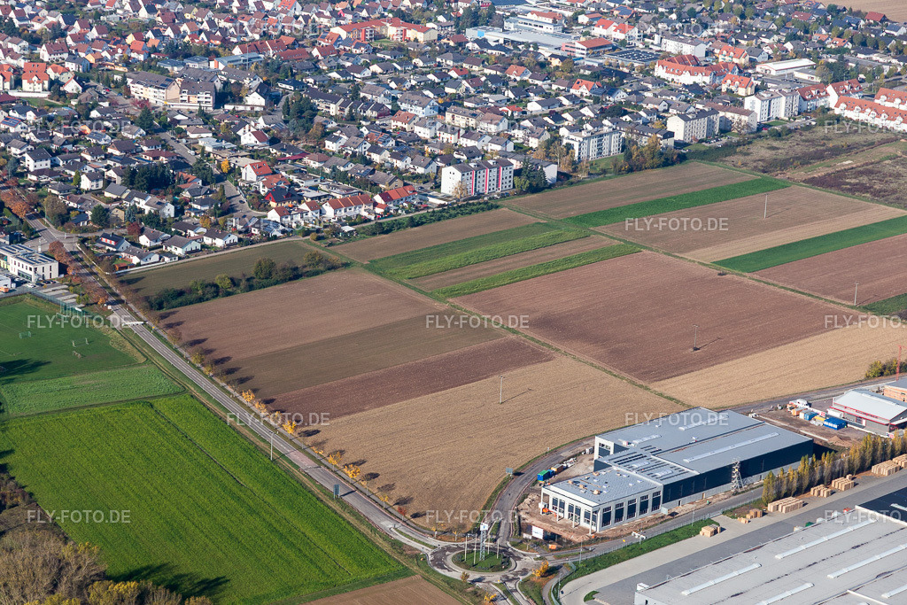Ortsansicht | Luftbild: Ortsansicht in Offenbach an der Queich im Bundesland Rheinland-Pfalz in Deutschland. Foto: IMG_104326.jpg vom 31.10.2017 durch Werner Riehm/FLY-FOTO.de - Realisiert mit Pictrs.com