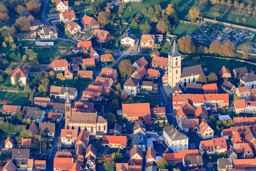 Luftbild: Église protestante de Goersdorf in Gœrsdorf im Bundesland Bas-Rhin in Frankreich.Foto: IMG_54214.jpg vom 21.10.2012 durch Werner Riehm/FLY-FOTO.deAuflösung des Originals: 4576 x 3051 px