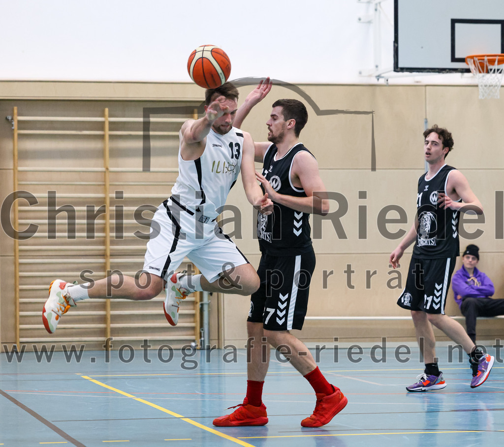 2023-03-26_083_TSV_Vaterstetten_gegen_Wacker_Knights_Burghausen | Vaterstetten, Deutschland, 26.03.2023:
Basketball, Bayernliga Herren Südost 2022 / 2023, 17. Spieltag, TSV Vaterstetten gegen Wacker Knights Burghausen, Endergebnis: 

Konstantin Huber (TSV Vaterstetten, #13)

Foto: Christian Riedel / fotografie-riedel.net