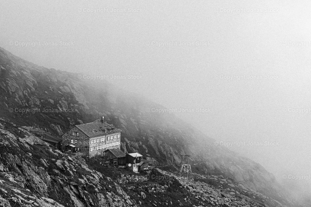 The Hut in the Clouds b/w | Looking back to where we spent the night in Austria during a hike.  - Realisiert mit Pictrs.com