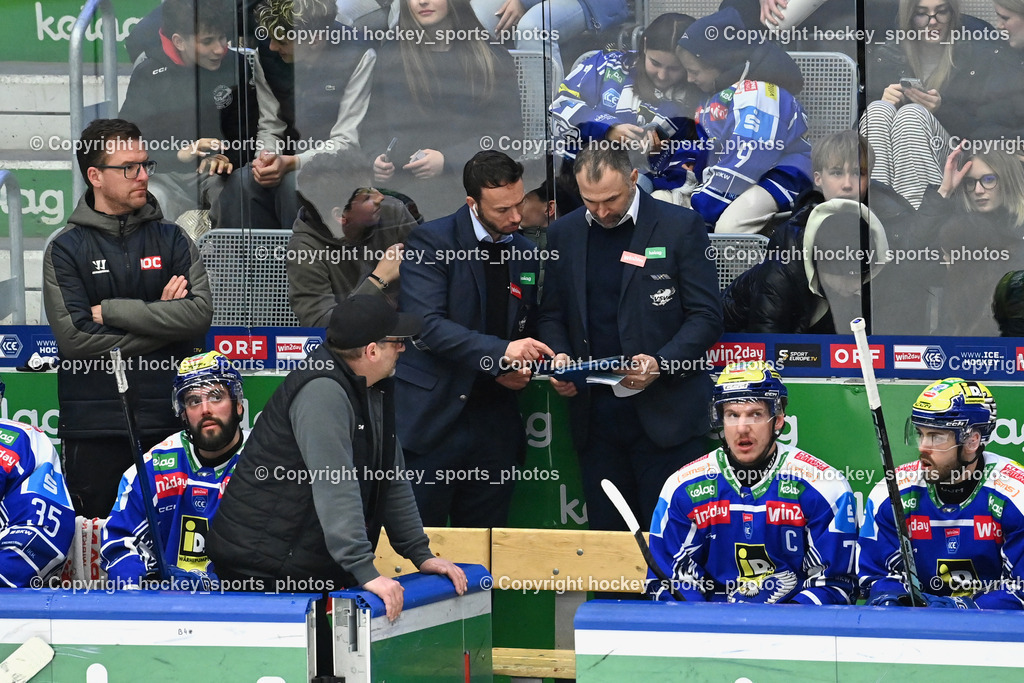 EC IDM WÄRMEPUMPEN VSV vs. MOSER MEDICAL GRAZ99ERS | Spielerbank EC VSV, Dr. André Drobez Teamdoc EC VSV, Marco Pewal Assistant Coach EC VSV, Pierre Allard Headcoach EC VSV, EC IDM WÄRMEPUMPEN VSV vs. MOSER MEDICAL GRAZ99ERS, EC IDM WÄRMEPUMPEN VSV vs. MOSER MEDICAL GRAZ99ERS am 17.03.2026 in Villach (Stadthalle Villach), Austria, (Photo by Bernd Stefan)