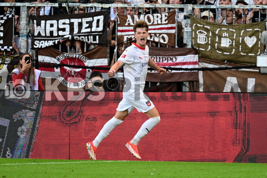 KBS Picture_FCStPauli-Heidenheim_016 | Heidenheim Torjubel zum 1:0 Torschuetze ist Wanner Paul (1FCHeidenheim) ,Sportplatz :  Millerntor Stadion, - Realisiert mit Pictrs.com