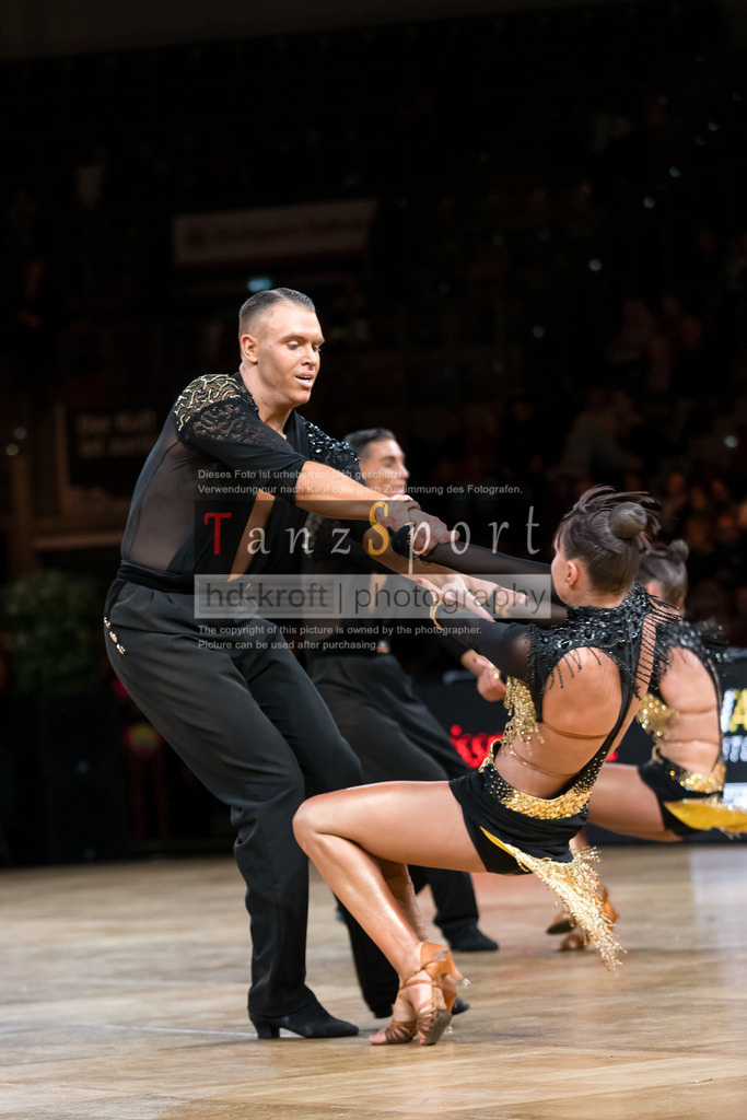 20241109_DM-Formationen_5913 | Tanzsportbilder, Standardtanz, Lateintanz, WDSF, DTV, LTVB, dancecomp, goc, hessen tanzt, blaues band der spree, walzer, tango, wiener walzer, slowfox, quickstepp, samba, rumba, cha-cha-cha, paso doble. jive, hd-kroft photography, turniertanzsport