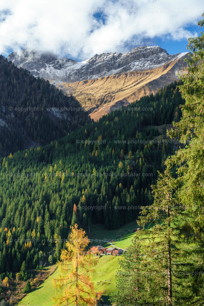 Grieralm im Herbstkleid copyright  Thomas Pfister-1 | PHOTOGRAPHY BY THOMAS PFISTER