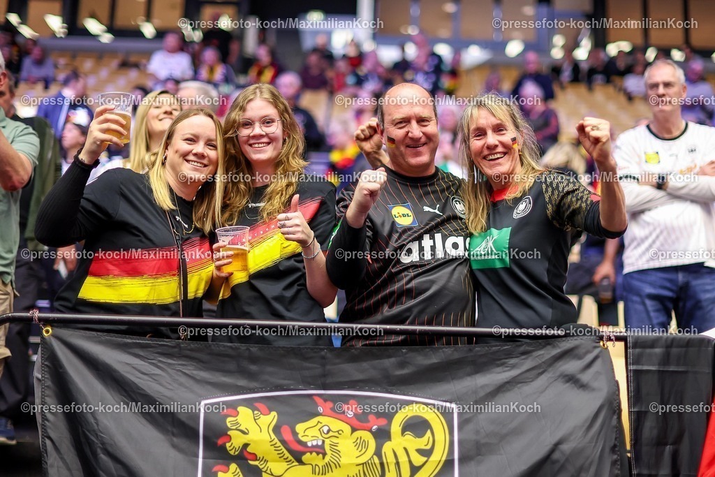 EHF15012602006 | 15.01.2026, Handball, Men's EHF EURO 2026, Deutschland - Östereich, Jyske Bank Boxen in Herning, Dänemark, Preliminary Round: Feature zahlreiche deutsche Fans Zuschauer Besucher feiern ihre Mannschaft und haben sichtlich Spaß 
