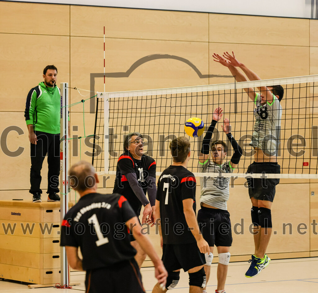 2021-11-27_049_TuS_Oberding_II_gegen_MTV_1881_Ingolstadt_III | Oberding, Deutschland, 27.11.2021:
Volleyball, Kreisliga 2021 / 2022, 5. Spieltag, TuS Oberding II gegen MTV 1881 Ingolstadt III, Endergebnis: 3:2

Andreas Ruß (TuS Oberding, #1), Gregor Bartkowski (TuS Oberding, #11), Christoph Stegemann (TuS Oberding, #7)

Foto: Christian Riedel / fotografie-riedel.net