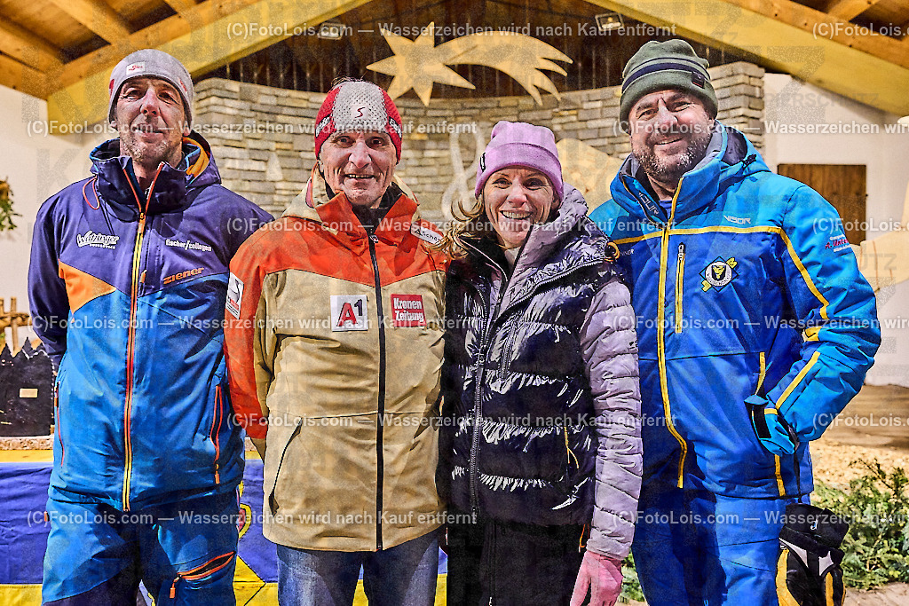 ALP5085_MASTERS-Cup_GS_Siegerehrung | (C)FotoLois.com, Alois Spandl. FIS Masters-Cup Wildschönau, Giant Slalom auf der Piste Schatzberg GS, Siegerehrung auf dem Dorfplatz Niederau, Sa 13. Januar 2024.