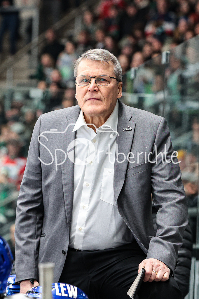 Augsburger Panther - Iserlohn Roosters | Panther Coach Kai SUIKKANEN in Aktion