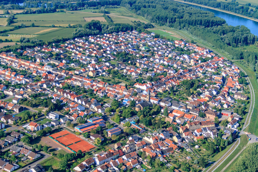 Luftbild: Ortsansicht von Osten im Ortsteil Rheinhausen in Oberhausen-Rheinhausen im Bundesland Baden-Württemberg in Deutschland. Foto: IMG_52245.jpg vom 19.08.2012 durch Werner Riehm/FLY-FOTO.deAuflösung des Originals: 4752 x 3168 px