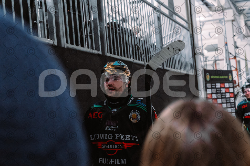 Alligators_vs_Passau_03_12_2025-52 | Höchstadt Alligators Fotogalerie: Eishockey-Action aus Franken. Professionelle Spielfotos, Portraits & Stadionbilder zum Download. Jetzt entdecken! - Realisiert mit Pictrs.com