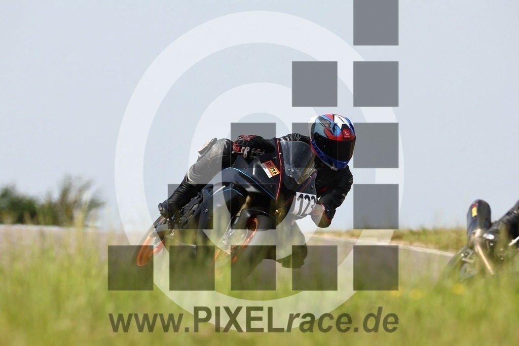 0123-20240629_00711 | Schöne Erinnerungen an spannende Momente - das festzuhalten ist unser Job. PIXELrace.de ist seit 2003 auf den Rennstrecken Europas unterwegs um die Action draußen beim Fahren und die wunderbare Stimmung imm Fahrerlager für euch einzufangen.