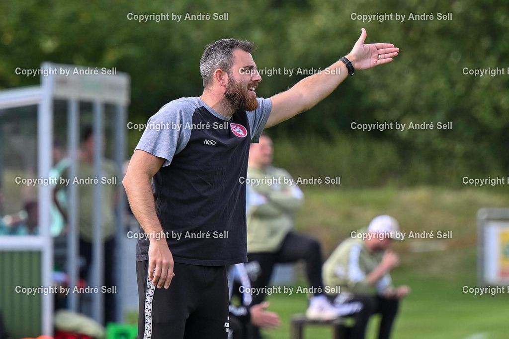 PSV Neumünster vs FC KIlia Kiel | Trainer Nicola Soranno (Kilia) / Fußball-Oberliga Männer 2026/2027 / PSV Neumünster vs FC KIlia Kiel / PSV Stadion Platz A / Neumünster / 29.08.26 - Realisiert mit Pictrs.com