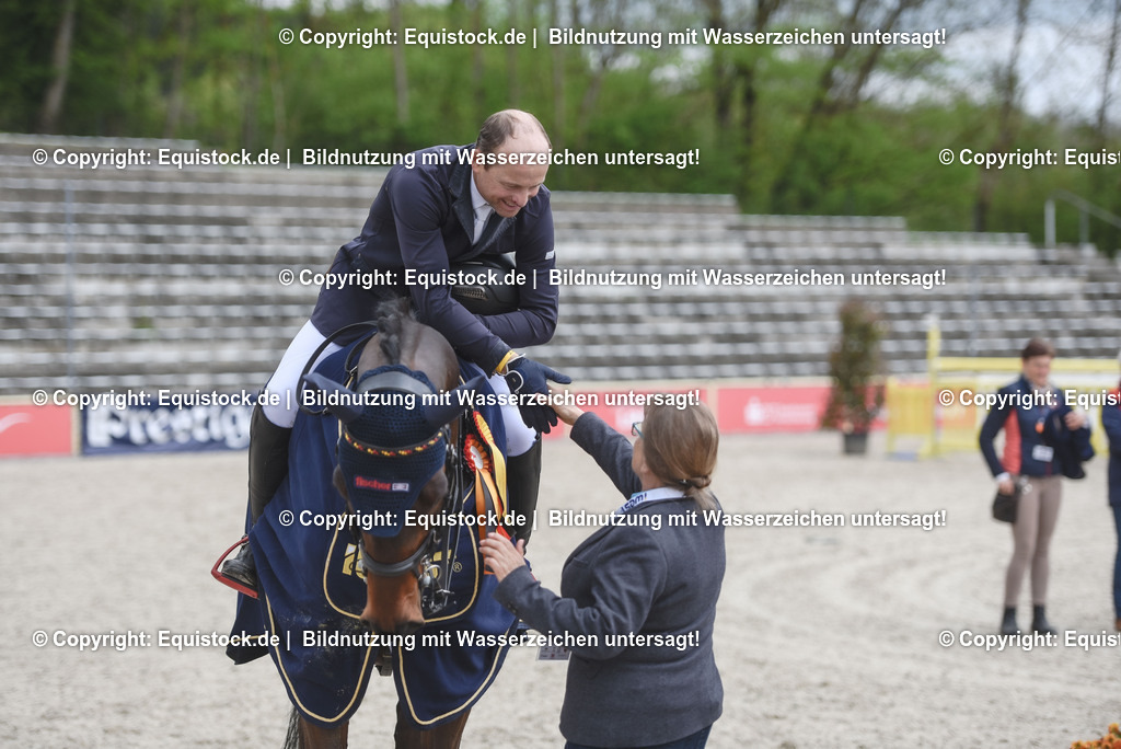 20230514_CCI4_Springen_0439 | equistock