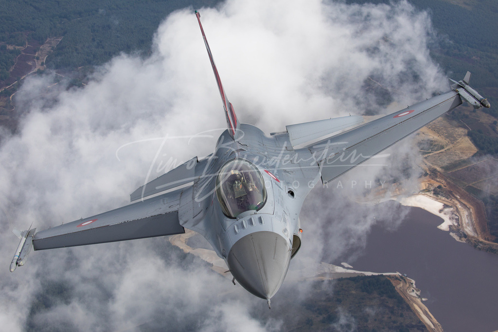 030 | Buy high-quality aviation and travel photography prints by professional photographer Timo Breidenstein. Authentic images, professionally printed, worldwide shipping. - Realisiert mit Pictrs.com