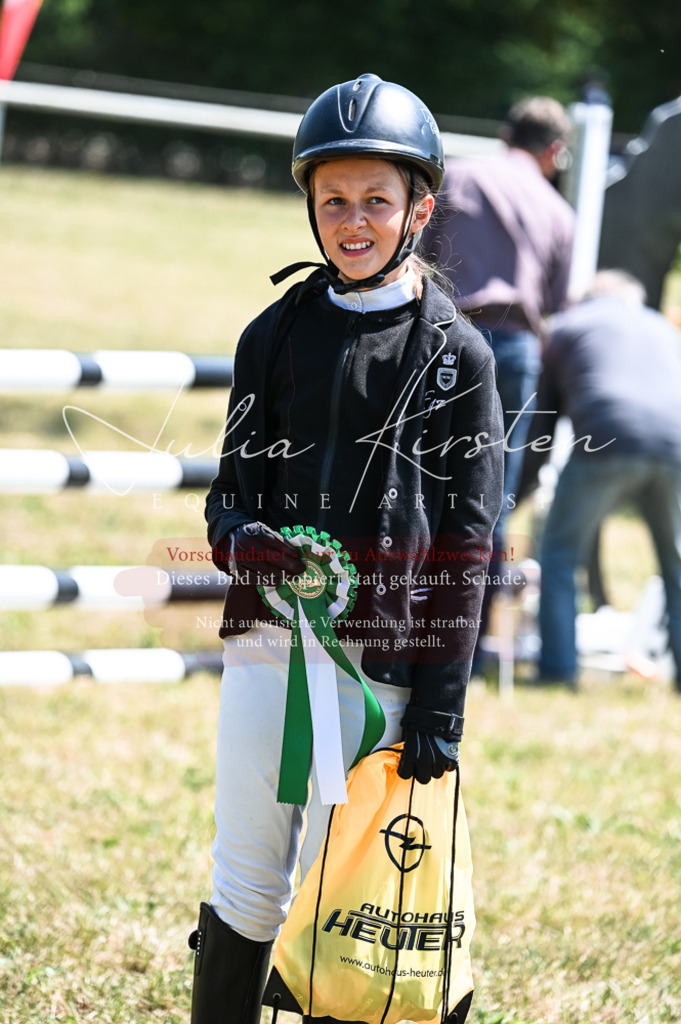 DSC_9944 | Pferde- und Turnierfotografie in Westsachsen. Pferdeportraits, Auftragszeichnungen und intuitive Kunst.