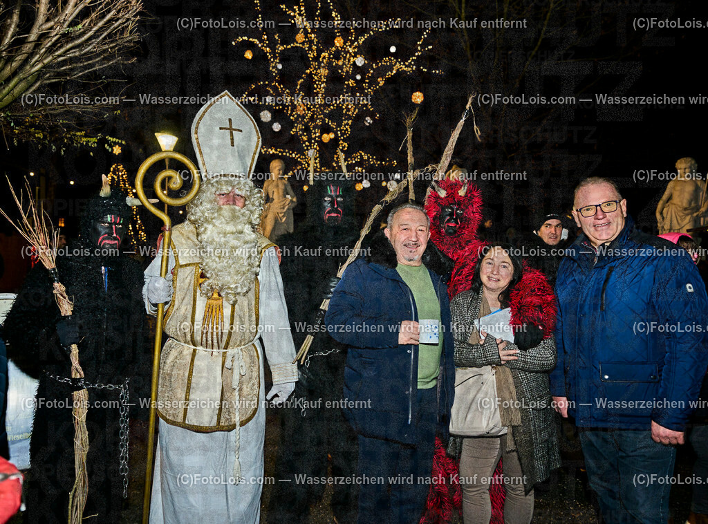 ALP7688_Wieselburger Advent_Nikolaus | (C)FotoLois.com, Alois Spandl, Wieselburger Advent im Schlosspark, Besuch durch den Hl. Nikolaus und seinen Krampussen, Sa 3. Dezember 2022.