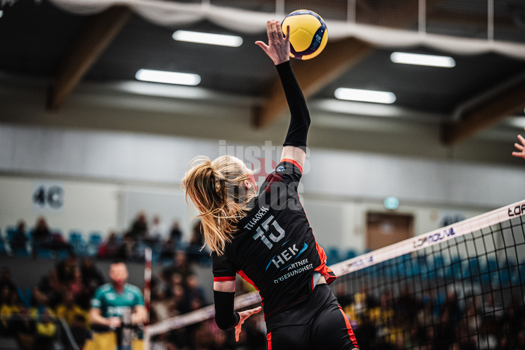 Volleyball | Frauen | Saison 2025/2026 | Volleyball Bundesliga | ETV Hamburger Volksbank Volleys vs. SSC Palmberg Schwerin | 17.01.2026 | Angriff von Alexa Sophie Thaden (#15, ETV Hamburger Volksbank Volleys)