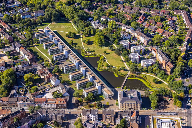 Gelsenkirchen220801365 | Luftbild, Neues Pumpwerk-Gebäude der Emschergenossenschaft nahe der Sutumer Brücken auf der Schleuseninsel zwischen Rhein-Herne-Kanal und Fluss Emscher, Schalke-Nord in Gelsenkirchen, Ruhrgebiet, Nordrhein-Westfalen, Deutschland