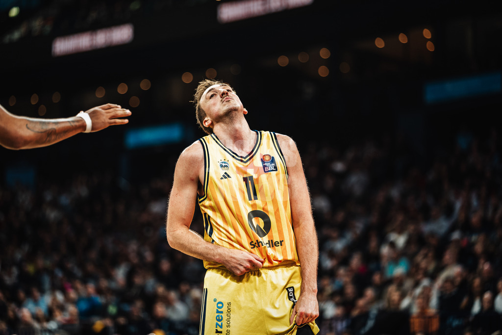 Basketball | Männer | Saison 2025/2026 | easyCredit Basketball Bundesliga | Veolia Towers Hamburg vs. ALBA BERLIN | 14.12.2025 | Moses Wood (#11, ALBA Berlin) ärgert sich