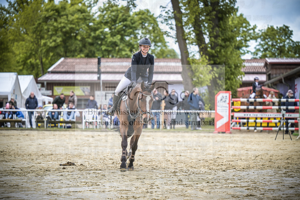 DOS_7050 | Entdecke hochwertige Reitturnierfotos von Foto Oger. Professionell, emotional und authentisch – jetzt Lieblingsmomente im Shop bestellen.Deutschlandweite Turnierfotografie. - Realisiert mit Pictrs.com