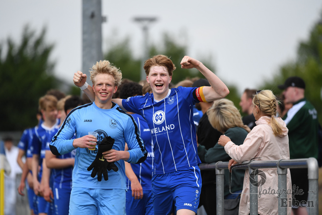 FC Rastede-JSG Esens/Dornum | B-Jugend Bezirksliga; FC Rastede (blau)-JSG Esens/Dornum (weiß) am 24.05.2025 in Rastede (Sportanlage Kötterswegs), Photo: Philip Eiben 2025 - Realisiert mit Pictrs.com