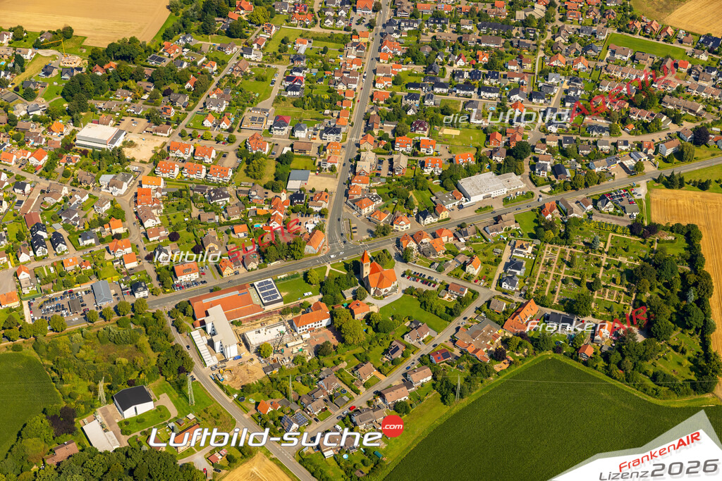 Klassische Luftaufnahme ohne Drohne zeigt:Helpup bei Oerlinghausen - Die Luftbildaufnahme wurde 2025 vom UL-Flugzeug heraus erstellt ( keine Drohnenaufnahme ) - Hochauflösende Luftaufnahme -Nicht vergleichbar mit Google Maps oder Satelittenbilder- Die Geschenkidee !Mit Lizenz und Bildrechte bestellbar