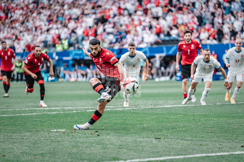 Fußball | Herren | UEFA-Fußball-Europameisterschaft 2024 | Gruppe B | Kroatien vs. Albanien | 19.06.2024 | Georges Mikautadze (#22, Georgien) verwandelt den Elfmeter