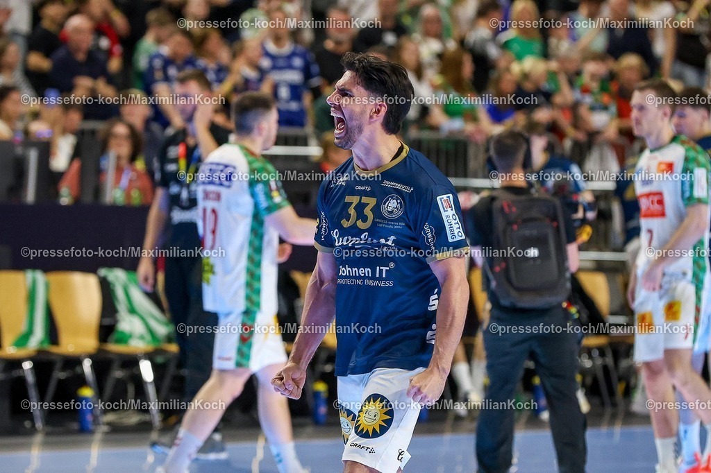 xSSCx18042602062 | 18.04.2026, xsscx, Handball, DHB-Pokal Lidl Final4, Halbfinale, Bergischer HC - SC Magdeburg, Saison 2025 / 2026 Herren, Lanxess Arena, Köln: Noah Beyer (Bergischer HC #02) feuert das Publikum an Photo: xSandraxScherningxPressefotoKochx