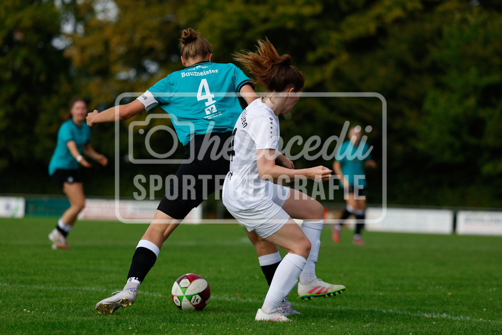 Fußball I Frauen I Westfalenpokal 26-27 I DJK GW Amelsbüren - SSV Rhade  I 18695 | Lea Baumeister (4, SSV Rhade) und Nele Kofort (24, DJK GW Amelsbüren) im Zweikampf - Realisiert mit Pictrs.com
