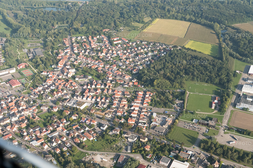 Aerial view: View of the town in Drusenheim in the state Bas-Rhin, France.Photo: P1000954.jpg taken on 09/15/2014 by Werner Riehm/FLY-FOTO.comResolution of the original: 5472 x 3648 px