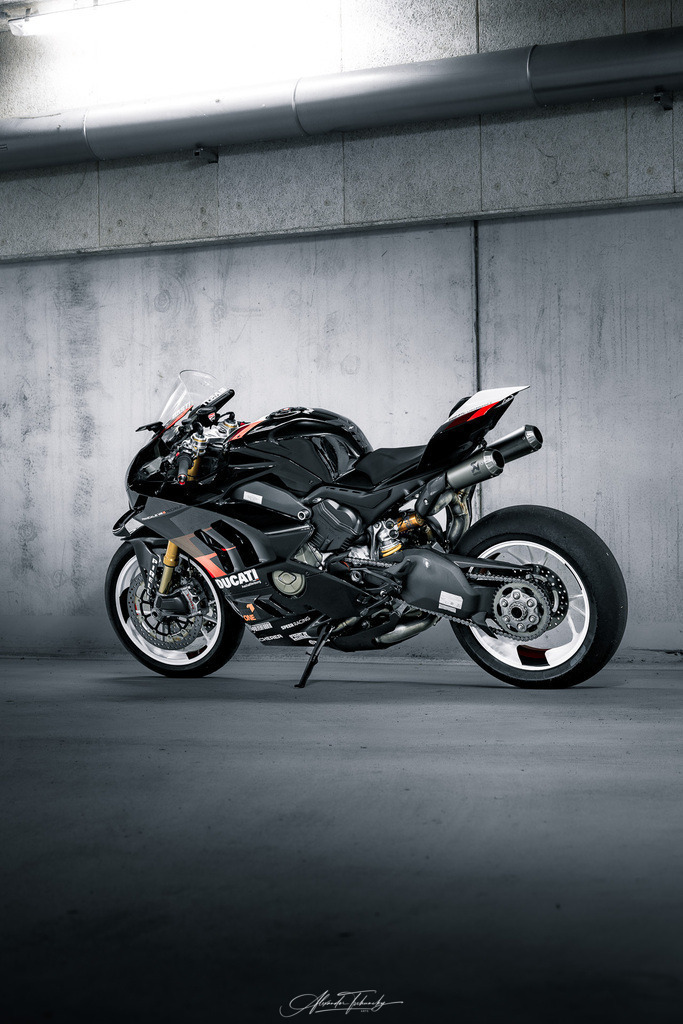 Ducati Panigale V4S | Entdecken Sie die faszinierende Welt von Alexander Tschuncky Arts: Kreative Fotografie, atemberaubende Automobilkunst und hochwertiger Bilderdruck. Lassen Sie sich inspirieren! - Realisiert mit Pictrs.com