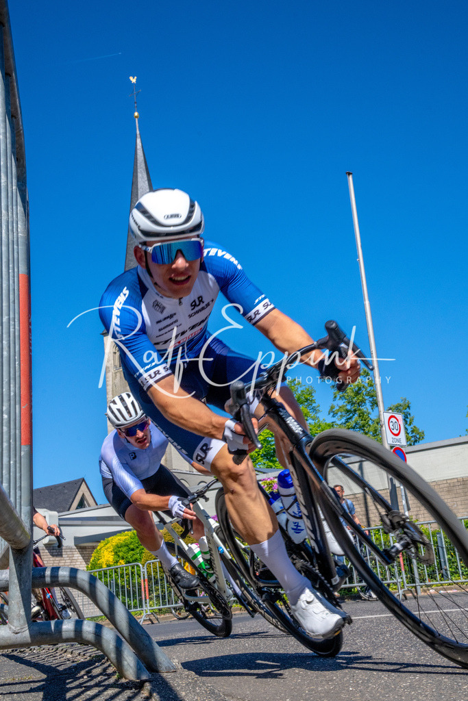 Spurt in den Mai 2026 - Großer Preis der Sparkasse Neuss | Annual one-day road cycling race "Großer Preis der Sparkasse Neuss" held in Büttgen, Germany, organized by VfR Büttgen 1912 e.V. The event features multiple races across all age categories from U11 youth to Elite men. - Realisiert mit Pictrs.com
