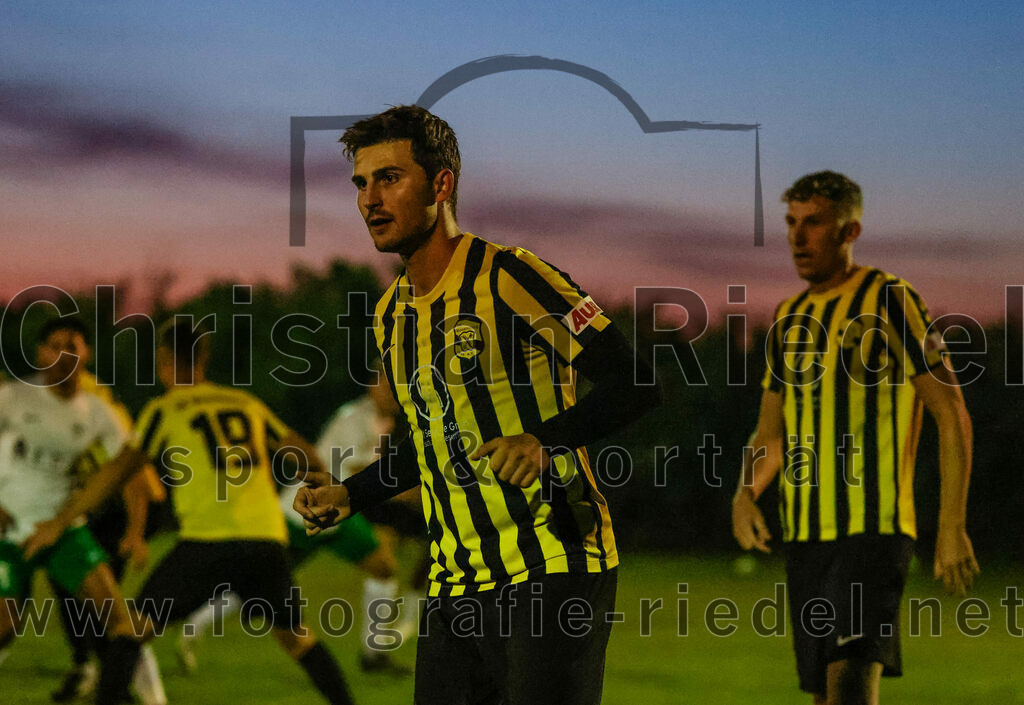 2023-09-15_010_FC_Moosinning_gegen_SV_Waldperlach | Moosinning, Deutschland, 15.09.2023:
Fußball, Bezirksliga Oberbayern Ost 2023 / 2024, 9. Spieltag, FC Moosinning gegen SV Waldperlach, Endergebnis: 0:1

Christian Reiser (FC Moosinning, #17)

Foto: Christian Riedel / fotografie-riedel.net