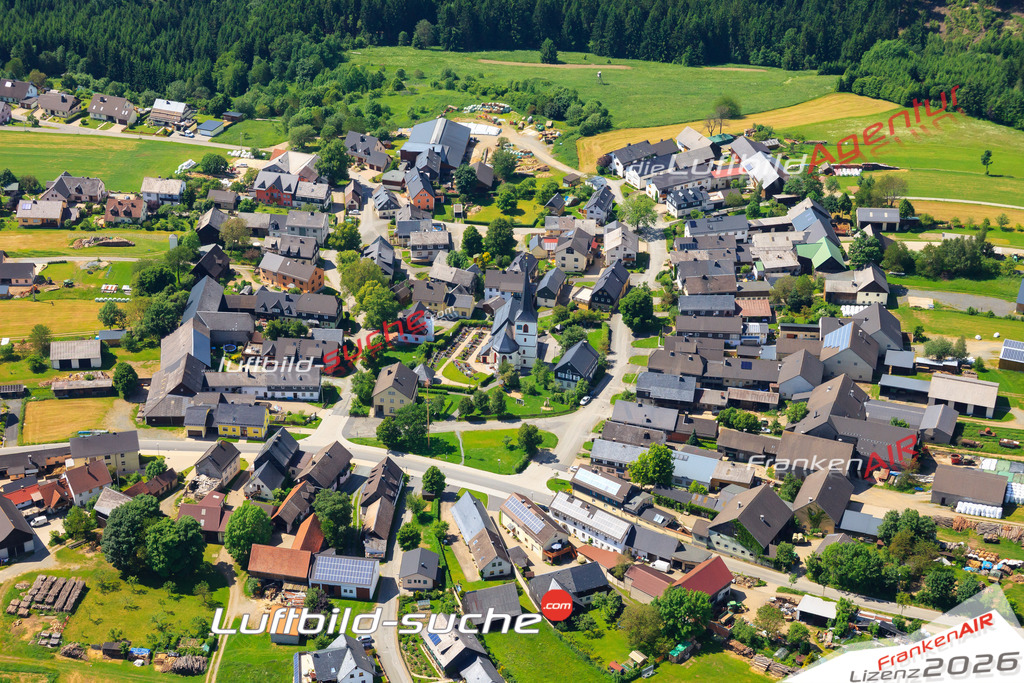 Die Luftaufnahme der Stadt Steinwiesen wurde vom UL-Flugzeug heraus erstellt ( keine Drohne )- hohe Auflösung für beste Qualität