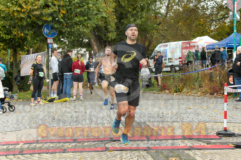 241020_1126_EX1_2388 | Sportfotografie im Rhein-Sieg Kreis, Köln, Bonn, NRW, Rheinland Pfalz, Hessen, etc. Unser Tätigkeitsfeld umfasst den Laufsport vom Volkslauf über den Marathon, Duathlon, Triathon bis zum Ultralauf wie Kölnpfad Ultra oder Schindertrail.