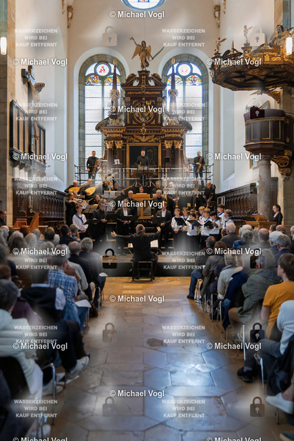 TAM25_K.11__Michael-Vogl_038_6375 | Tage Alter Musik Regensburg K.11 Dreieinigkeitskirche Ars Antiqua Austria (Österreich) St. Florianer Sängerknaben (Österreich) Splendor Austriae Höfischer Prunk in geistlichen Werken B.A. Aufschnaiter: Missa Laetemurine & H.I.F. Biber: Vesperae à 32 Franz Farnberger Einstudierung Gunar Letzbor Solovioline, Leitung Foto: Michael Vogl