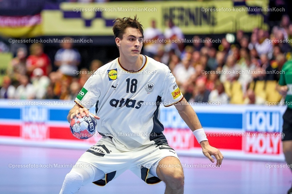 EHF15012602075 | 15.01.2026, Handball, Men's EHF EURO 2026, Deutschland - Östereich, Jyske Bank Boxen in Herning, Dänemark, Preliminary Round:  Julian Köster (Germany #18) 