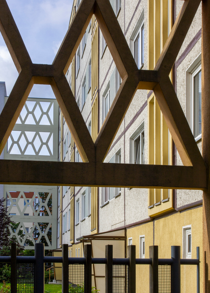 Greifswald Schönwalde II | Verbindungselemente der Wohnungsbauserie 70 (WBS 70) – Ostmoderne - Realisiert mit Pictrs.com