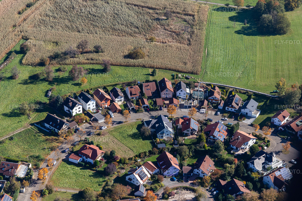 Luftbild: Schubertstr im Ortsteil Langensteinbach in Karlsbad im Bundesland Baden-Württemberg in Deutschland. Foto: IMG_129929.jpg vom 24.10.2021 durch Werner Riehm/FLY-FOTO.de