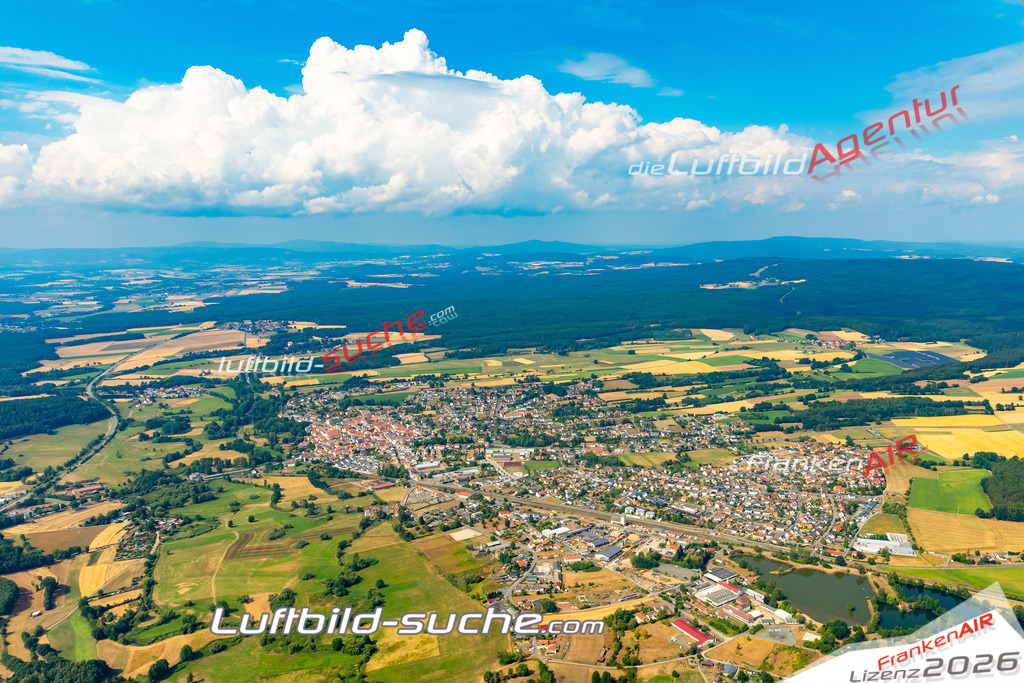 Das Luftbild der Stadt Pressath wurde 2022 vom Flugzeug heraus erstellt (keine Drohnen-Aufnahmen) Aufnahmehöhe ca.450 Meter- hohe Bildauflösung und Druck-Qualität. Garantiert!