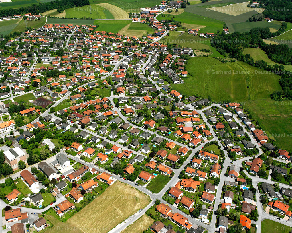 2600452 | OBEREMMERTING 09.06.2006 Stadtansicht des Innenstadtbereiches  in Oberemmerting im Bundesland Bayern, Deutschland // City view on down town  in Oberemmerting in the state Bavaria, Germany Foto: Gerhard Launer