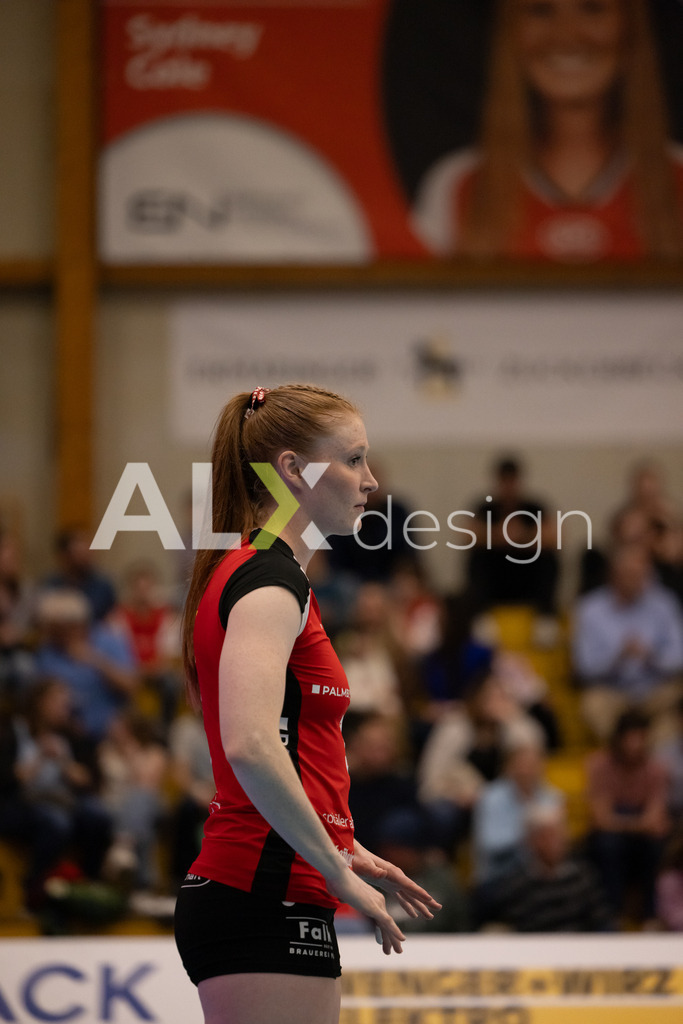 Volleyball I Frauen I Saison 2025-2026 I Volleyball NLA | Women I  Playoffs Finals 2/5 I  VC Kanti Schaffhausen - viteos NUC I  10.04.2026 | 3 Sydney Cole (USA) (VC Kanti Schaffhausen) – Pass / Zuspiel - Realisiert mit Pictrs.com
