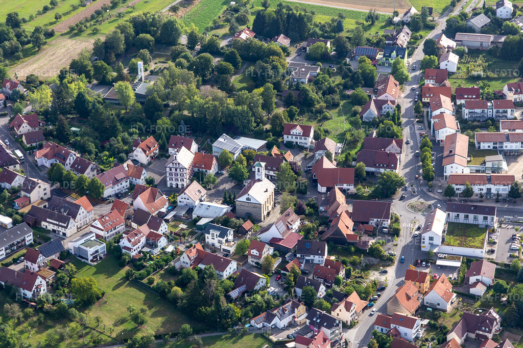 Luftbild: Martin-Luther-Kirche im Ortsteil Rommelsbach in Reutlingen im Bundesland Baden-Württemberg in Deutschland. Foto: IMG_008618.jpg vom 27.08.2020 durch Werner Riehm/FLY-FOTO.de