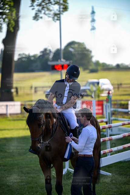 Reitturnier Voxtrup | Entdecke hochwertige Reitturnierfotos von Foto Oger. Professionell, emotional und authentisch – jetzt Lieblingsmomente im Shop bestellen. - Realisiert mit Pictrs.com